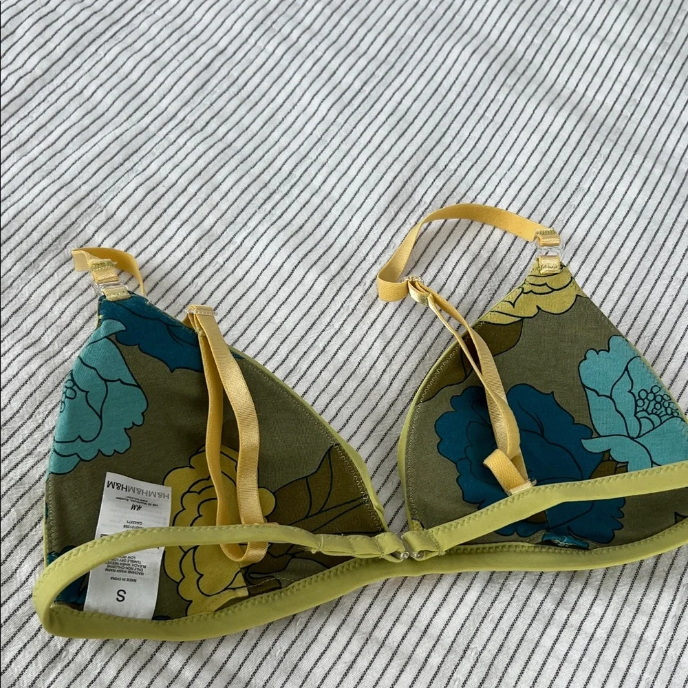 💚BUY 3 for $15💚 💚 H&M Green Bikini Top